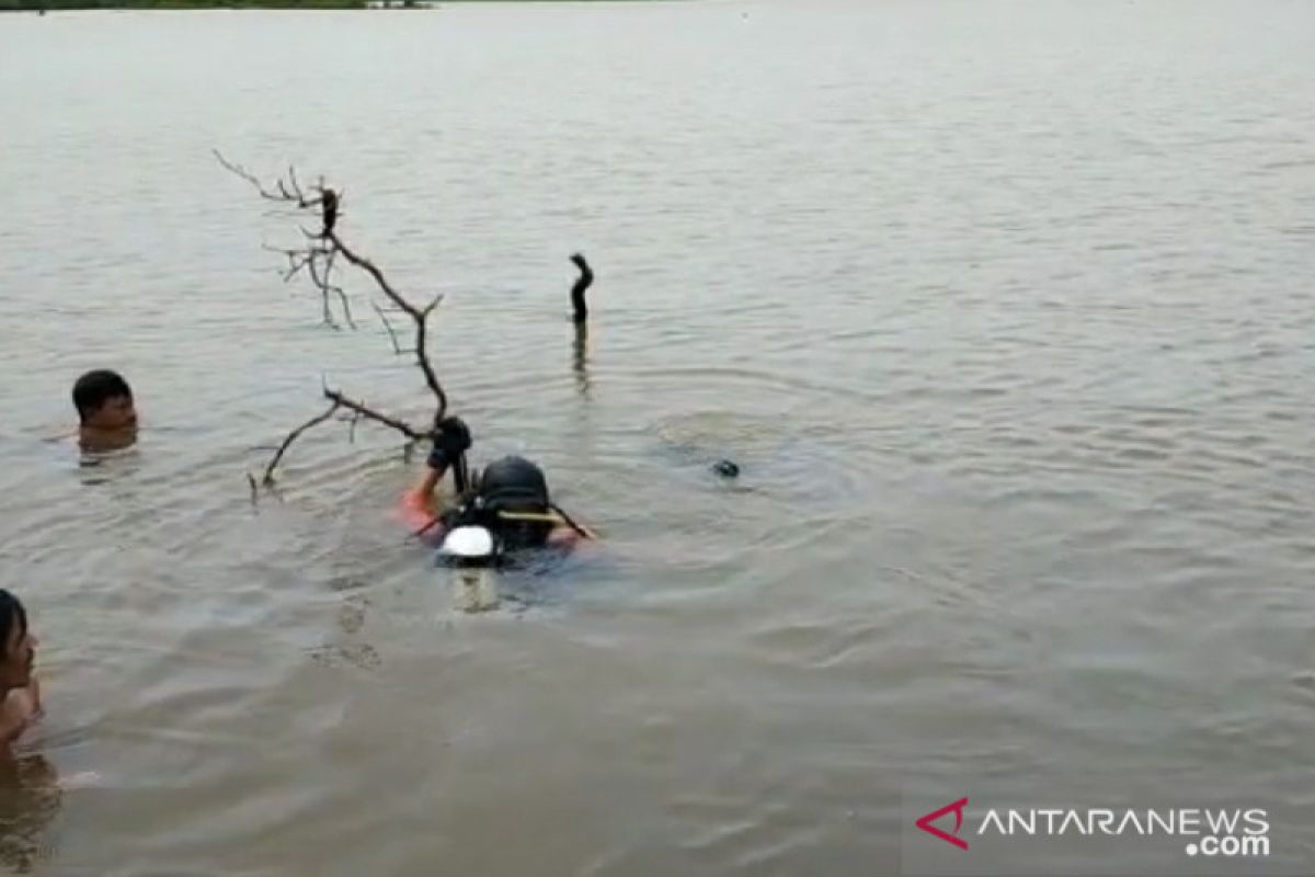 Pemancing tenggelam di Muara Jenggalu Bengkulu belum ditemukan