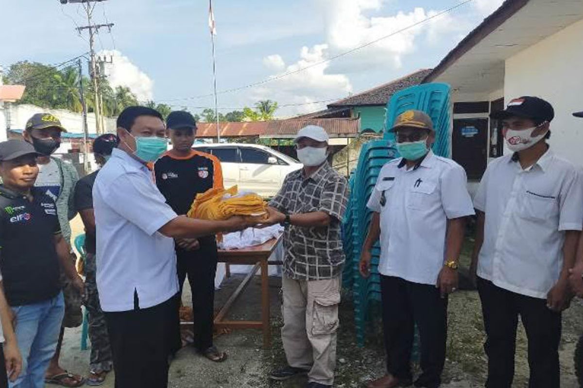 Pemkab Gumas salurkan bantuan kepada Karang Taruna di tiga kelurahan
