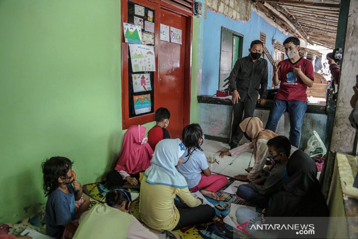 Komunitas Sebersy tempat belajar anak-anak tidak mampu di Kota Bogor