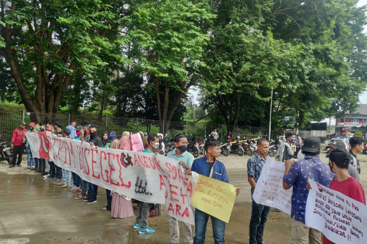 Ratusan anak syuhada demo PT PIM, tuntut tenaga kerja lokal