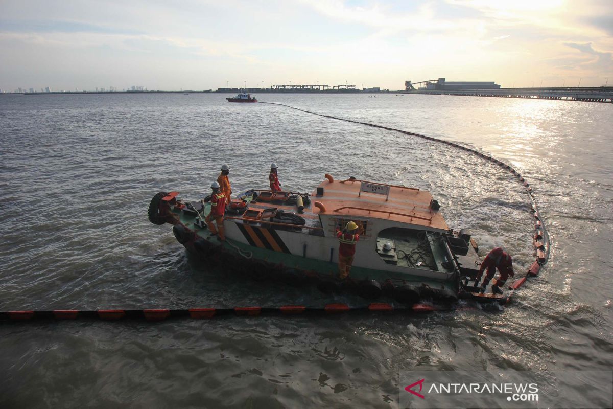 OP Tanjung Perak targetkan evakuasi bangkai MV Mentari tuntas sebulan lagi