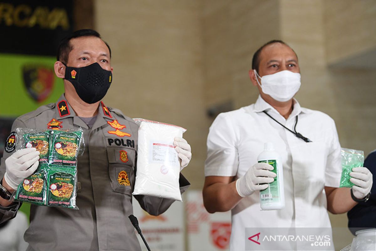 Racikan bahan jamu tradisional dan kimia bikin analis farmasi ke kantor polisi