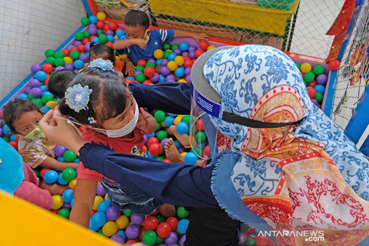 Cara benar gunakan masker untuk buah hati