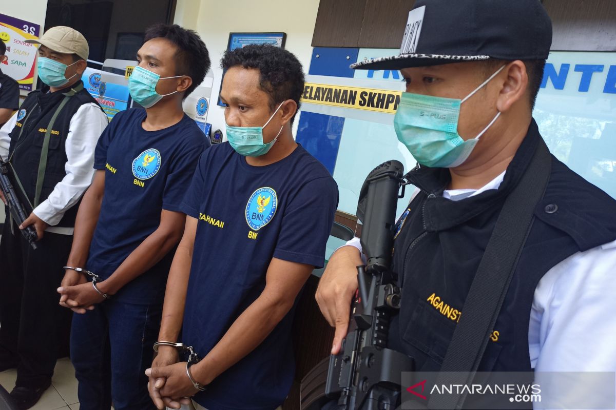 Bengkel dan sopir jadi kurir narkoba, diringkus setiba di bandara