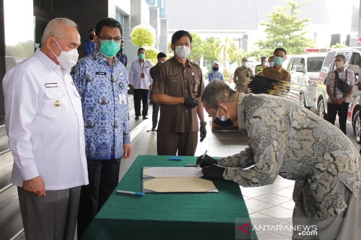 Pemprov Serahkan Bantuan Kendaraan Operasional Pegiat Sosial Kemasyarakatan