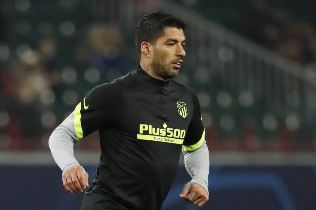 Luis Suarez positif terjangkit COVID-19