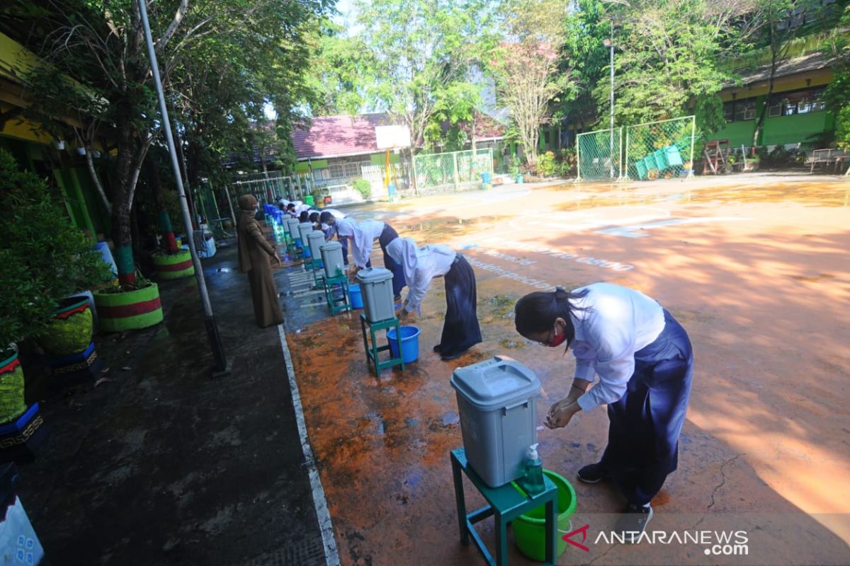 Euforia dibukanya sekolah di tengah pandemi