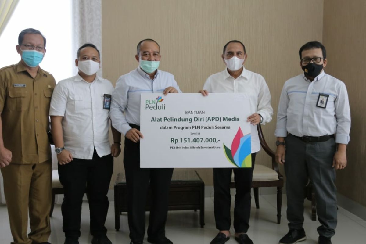 PLN Sumut serahkan bantuan APD senilai Rp151.407.000