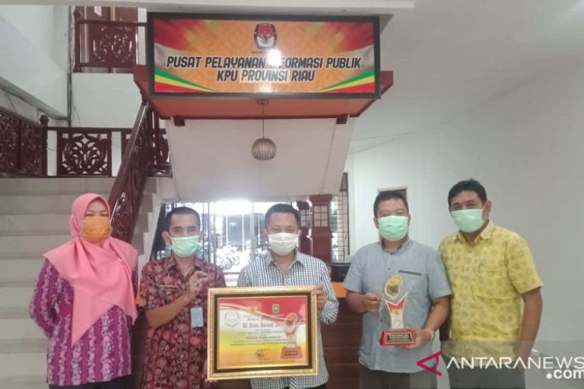 KPU Riau raih penghargaan informasi publik badan publik vertikal