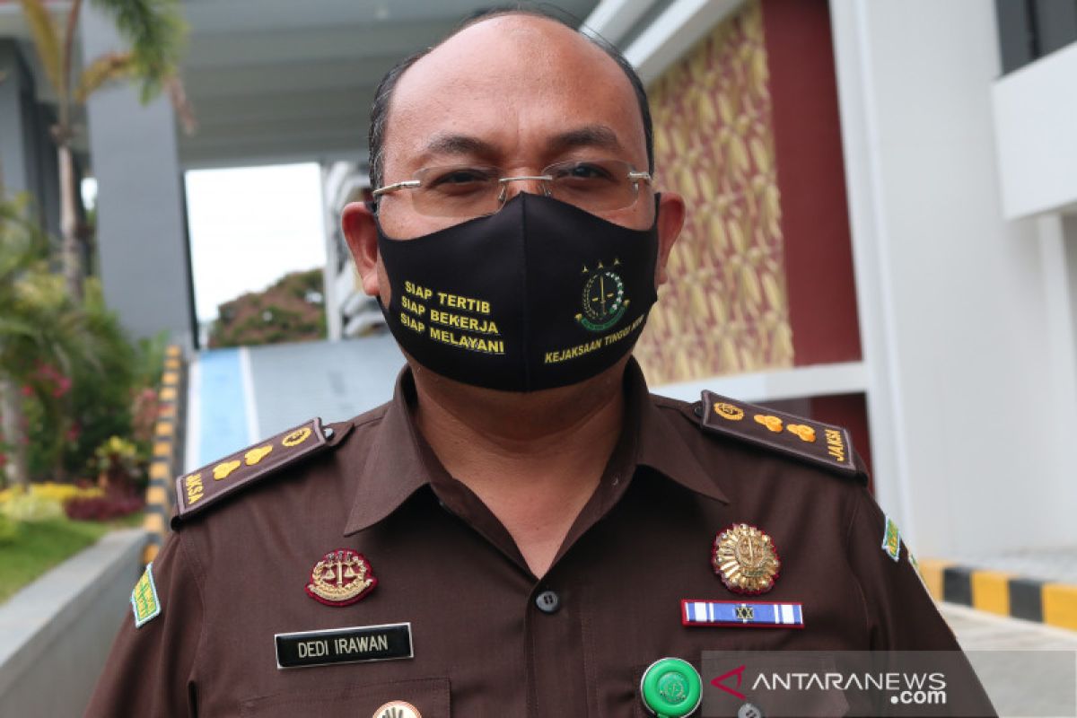 Jaksa menyiapkan materi gelar perkara korupsi proyek RSUD Lombok Utara