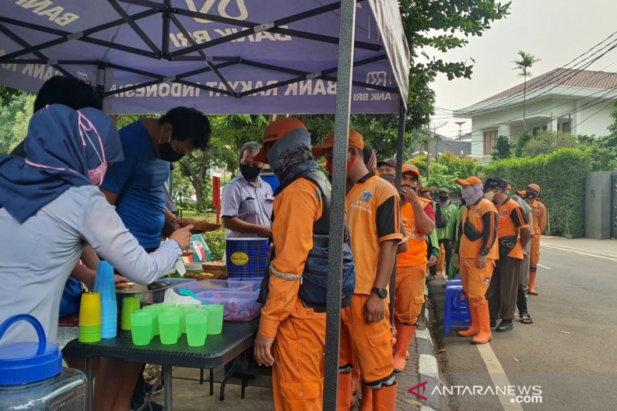 Podjok Halal sediakan makan siang  Rp3.000 bagi pekerja PPSU dan PJLP