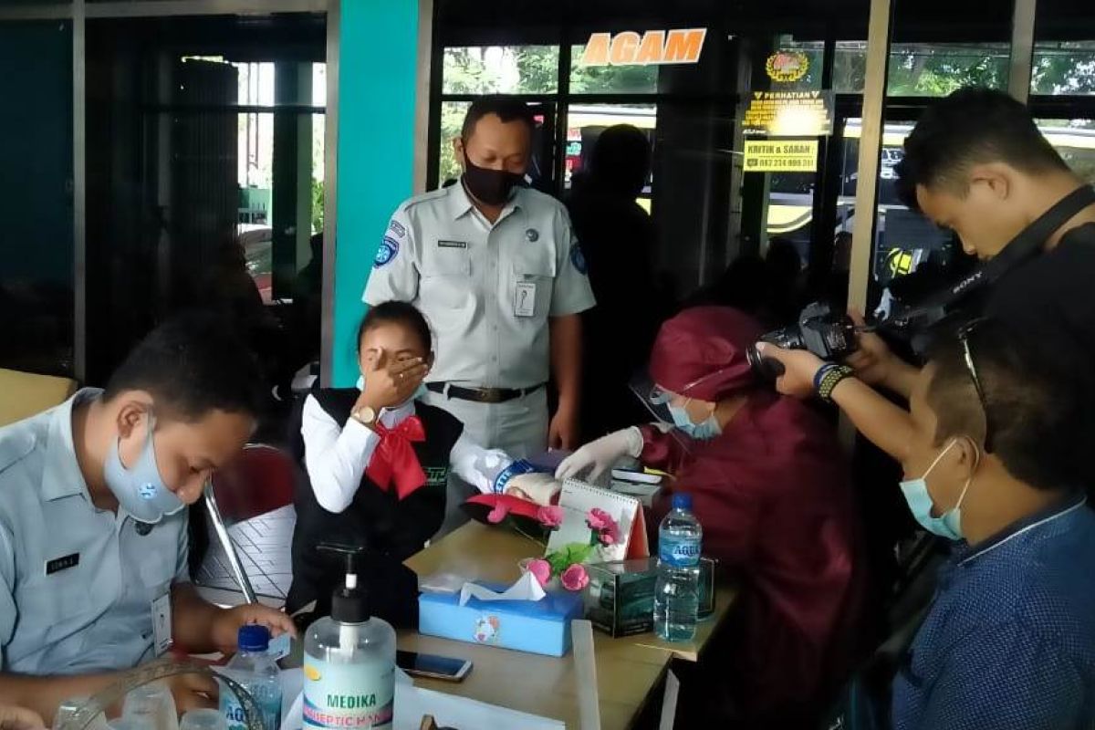 Jasa Raharja Madiun fasilitasi tes cepat sopir dan kru Bus Sudiro Tungga Jaya