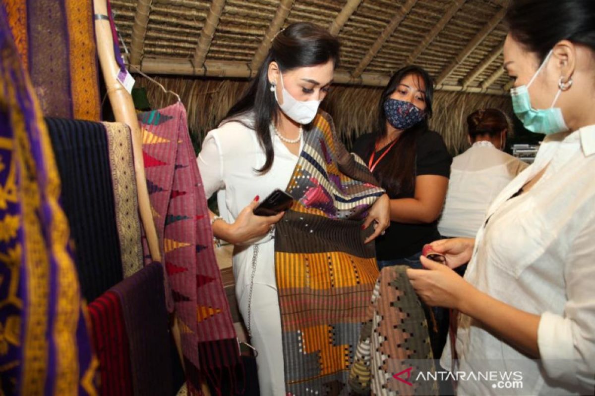 Ketua Dekranasda Gianyar buka Alas Harum Festival 2020