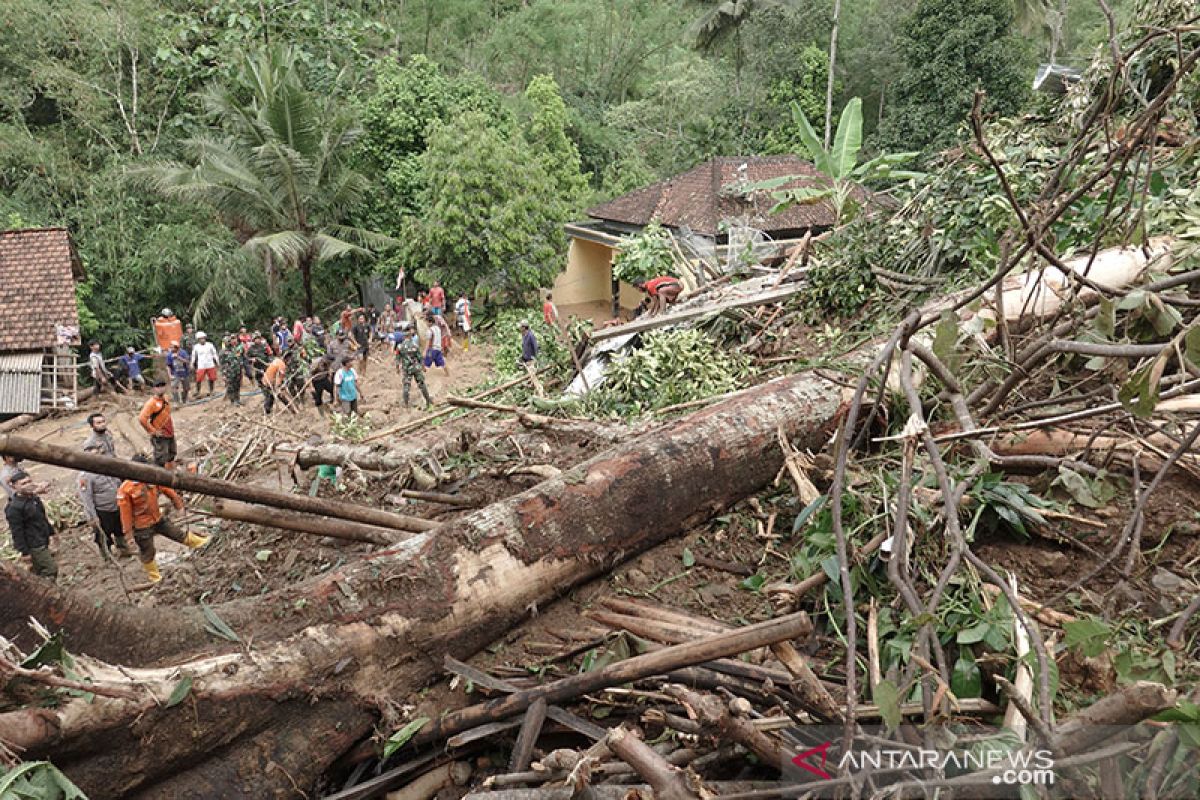 Three missing, two dead as flooding, landslides hit Banyumas