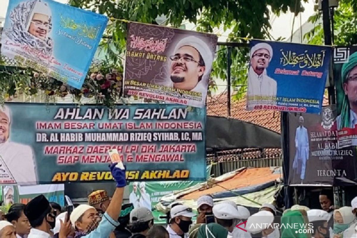 Wali Kota Jakarta Pusat-Kadis LH dicopot akibat kerumunan Rizieq