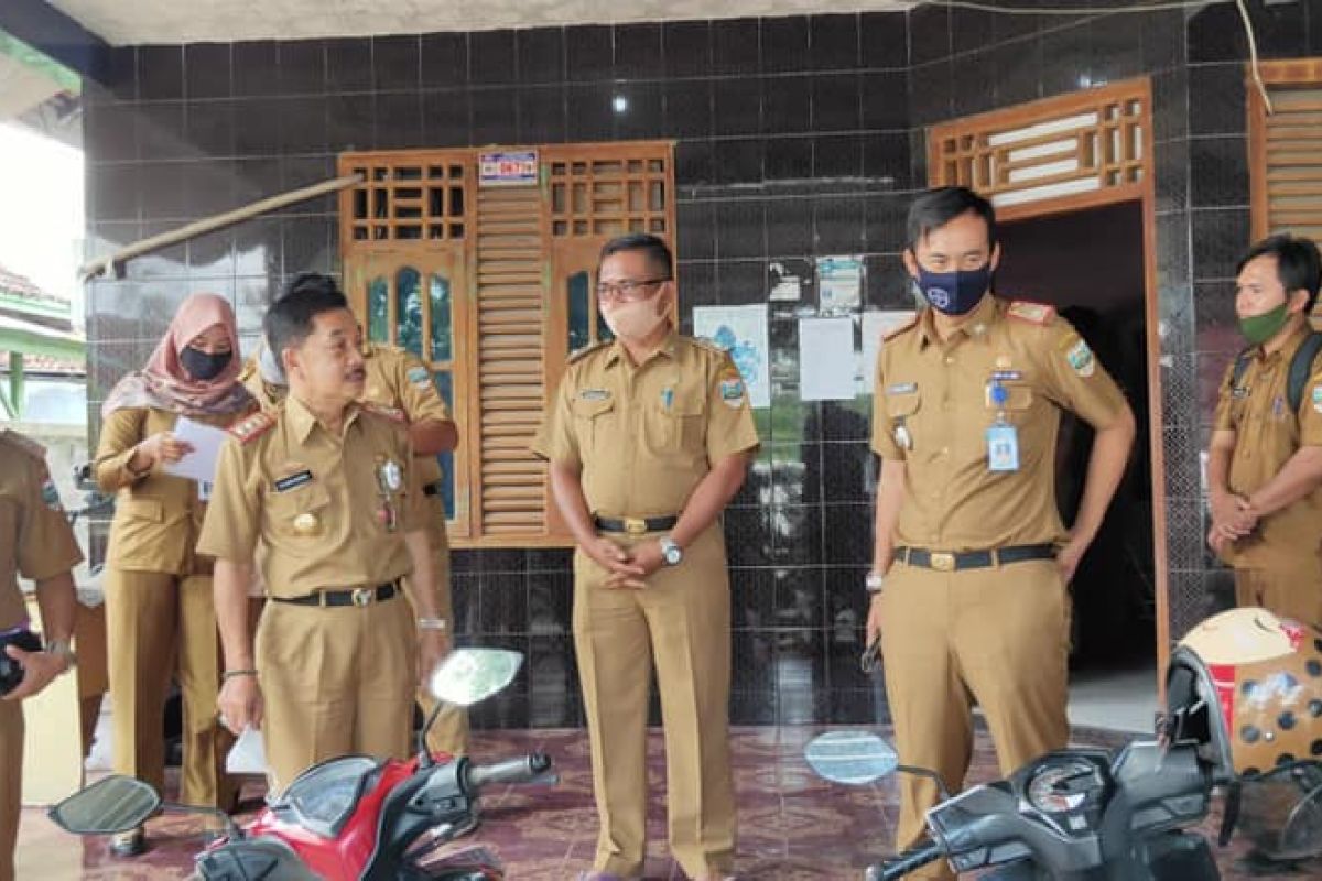 Pj Bupati Pesisir Barat sidak kantor OPD pastikan kedisipilnan ASN dan pelayanan