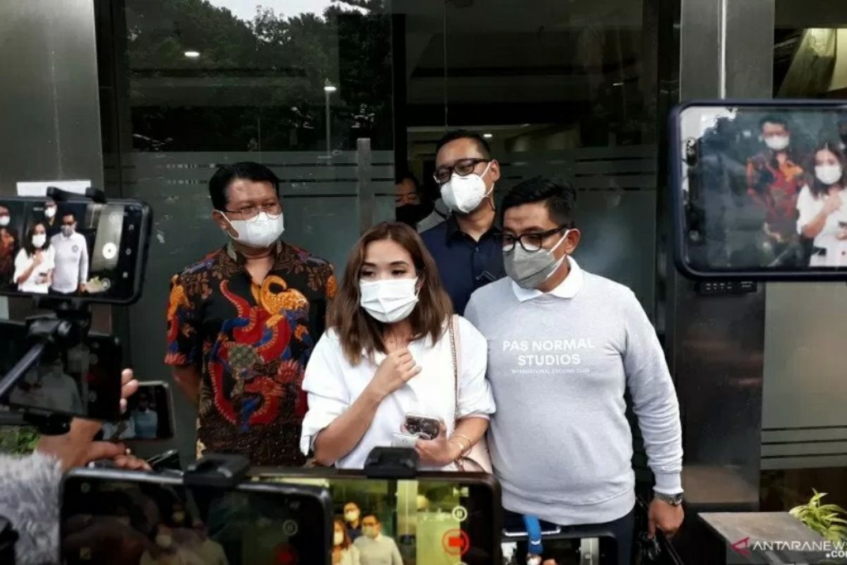 Gisel bungkam usai diperiksa selama lima jam