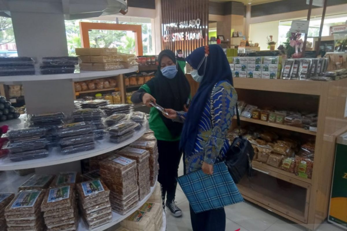 Produk UKM Pasaman Barat dipasarkan di pusat kuliner Cristine Hakim Padang