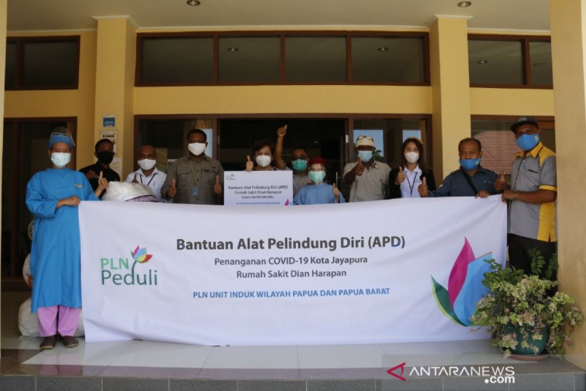 PLN Papua distribusi bantuan APD di RSDH dukung penanganan COVID-19