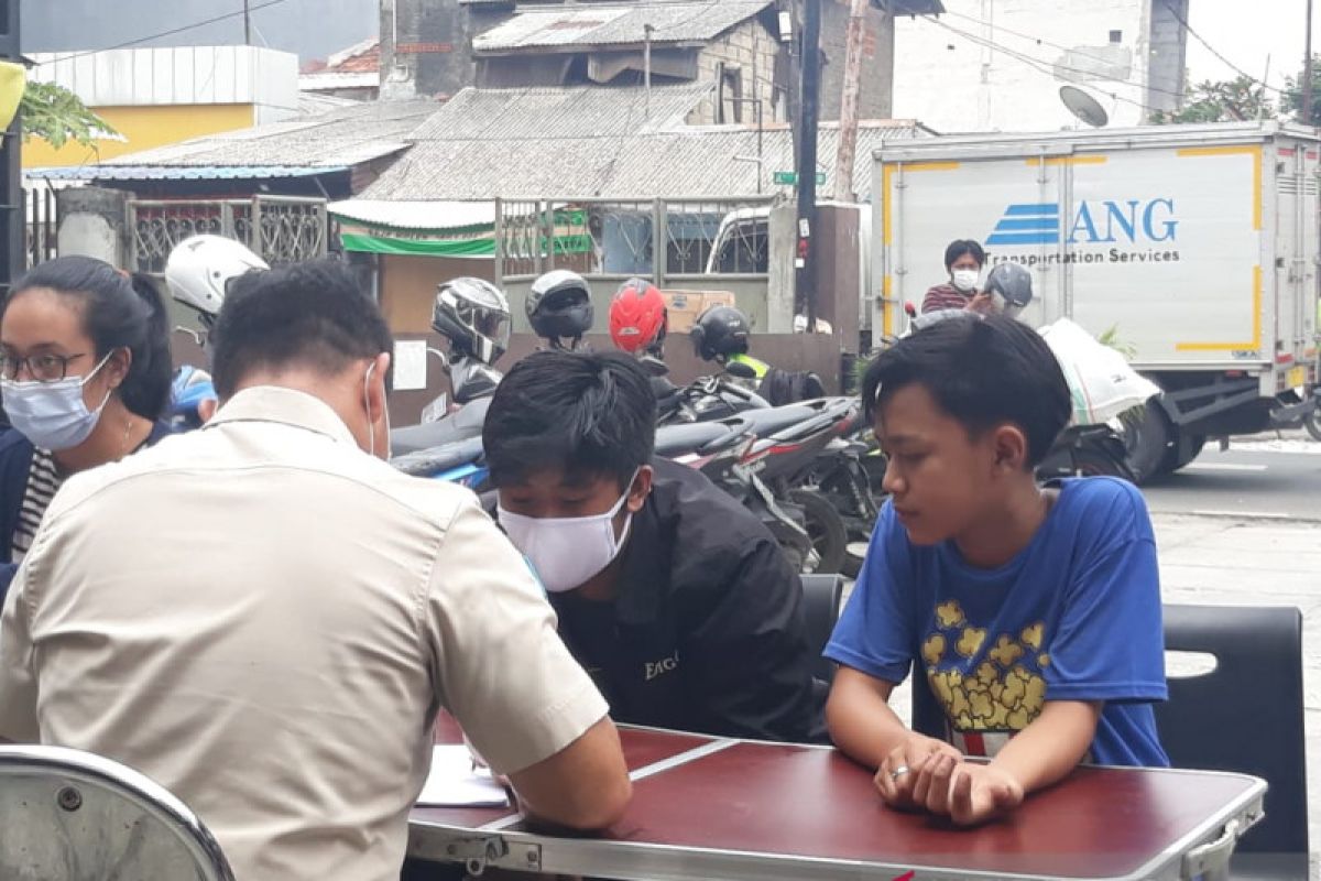 Rp800 juta terkumpul dari pelanggaran tertib masker di Jakarta Barat