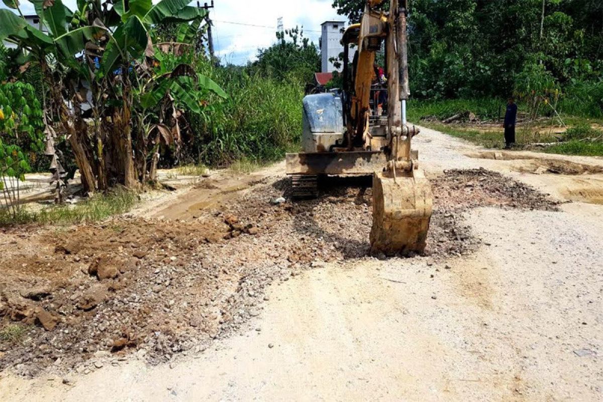 Dinas PUPR Barut perbaiki kerusakan Jalan Kandui-Ketapang