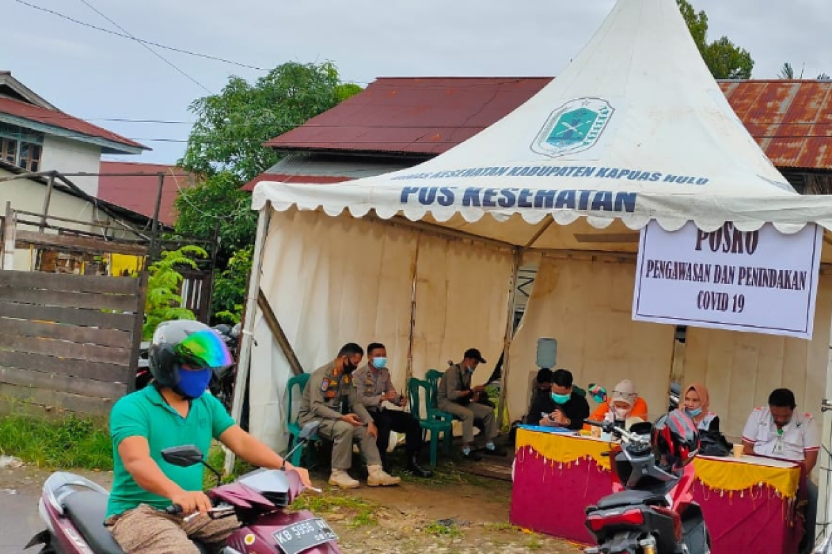 Satgas COVID-19 Kapuas Hulu mendirikan posko di pasar Putussibau