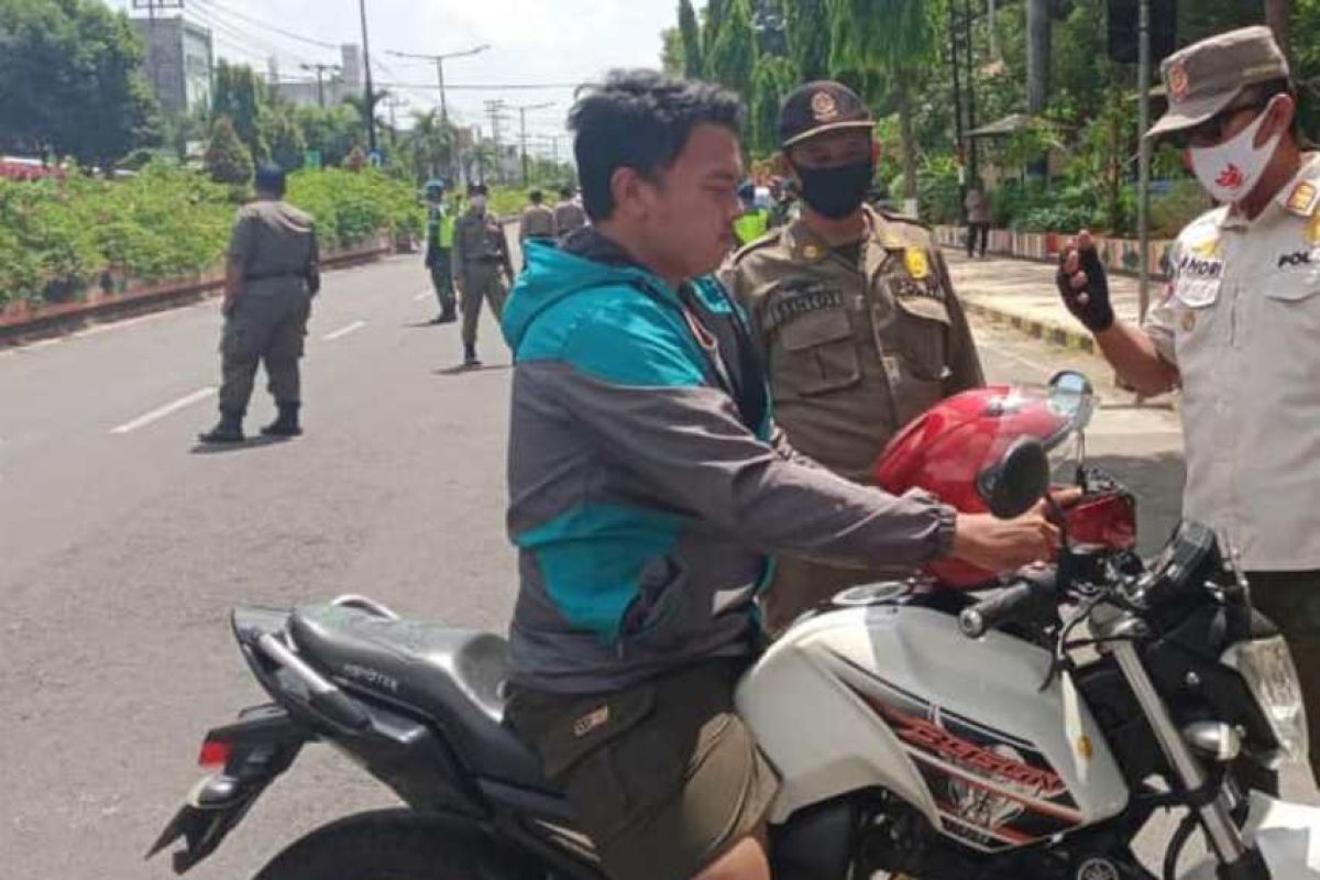 Petugas gabungan gelar operasi yustisi di perbatasan masuk Kota Madiun