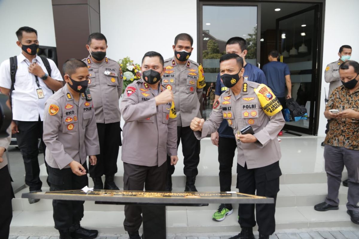 Kapolda Jatim resmikan Gedung Bulu Tangkis Tangguh Semeru