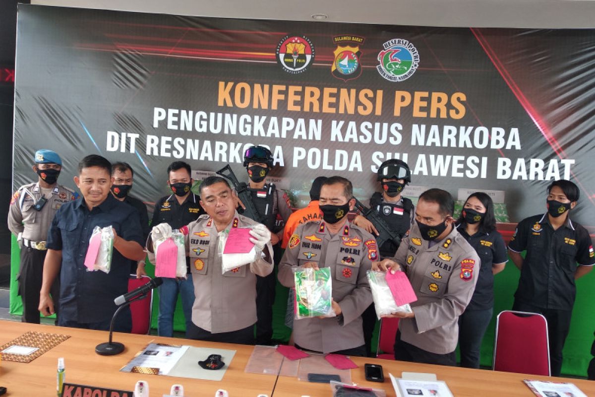 Polda Sulbar gagalkan pengiriman lima kilogram shabu-shabu asal Samarinda