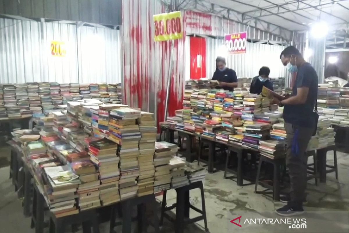 Bazar buku di tengah pandemi COVID-19 tetap disambut antusias