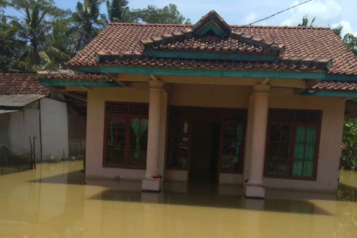 Banjir meluas di Cilacap, jumlah pengungsi mencapai 3.811 jiwa