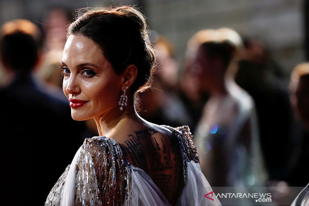 Demi suarakan nasib perempuan Afghanistan, Angelina Jolie gabung IG