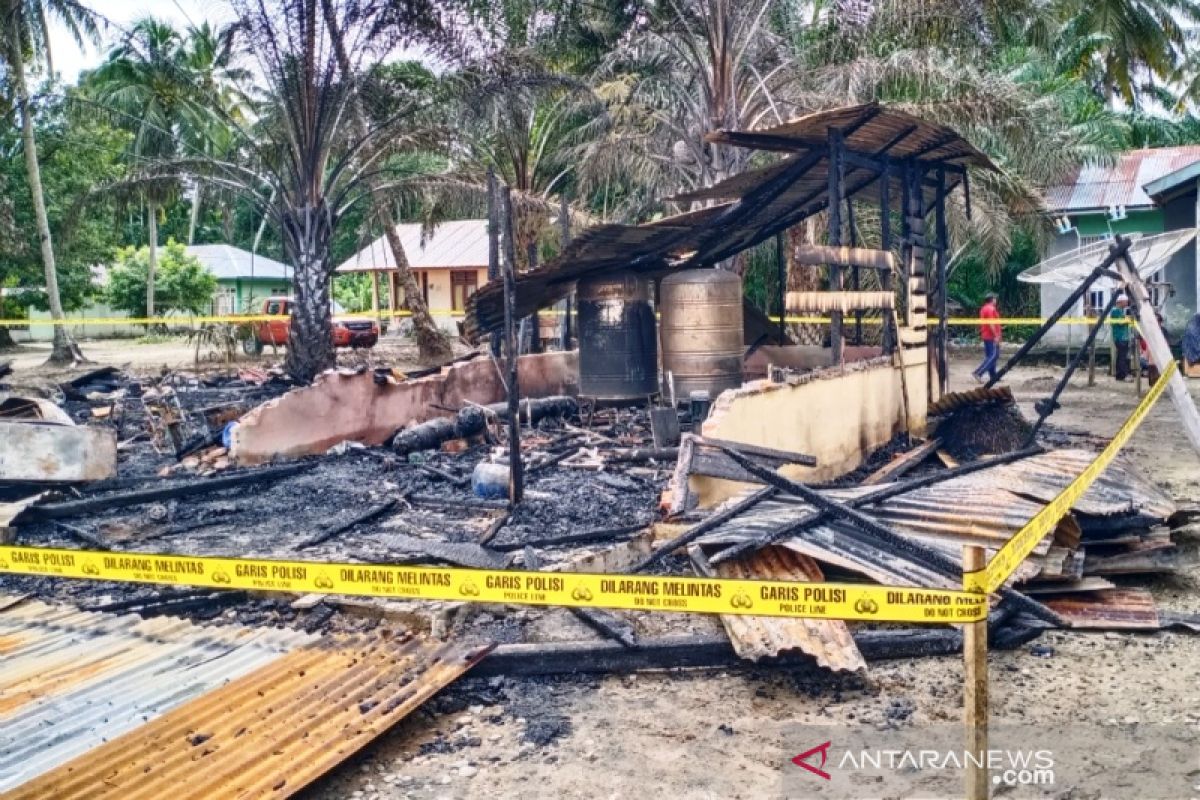 Tiga kios semi permanen di Trumon Aceh Selatan musnah terbakar