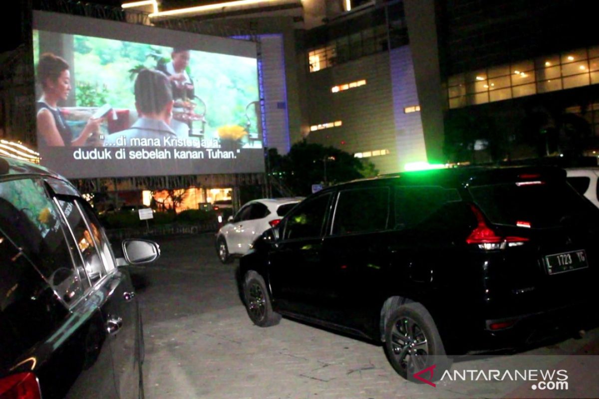 "Drive-in Theater" oase tontonan di tengah pandemi