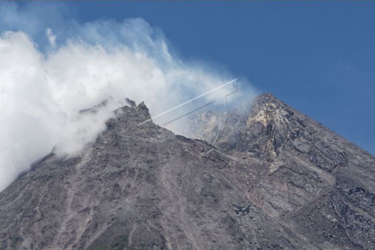 Magma masih bergerak menuju permukaan Gunung Merapi