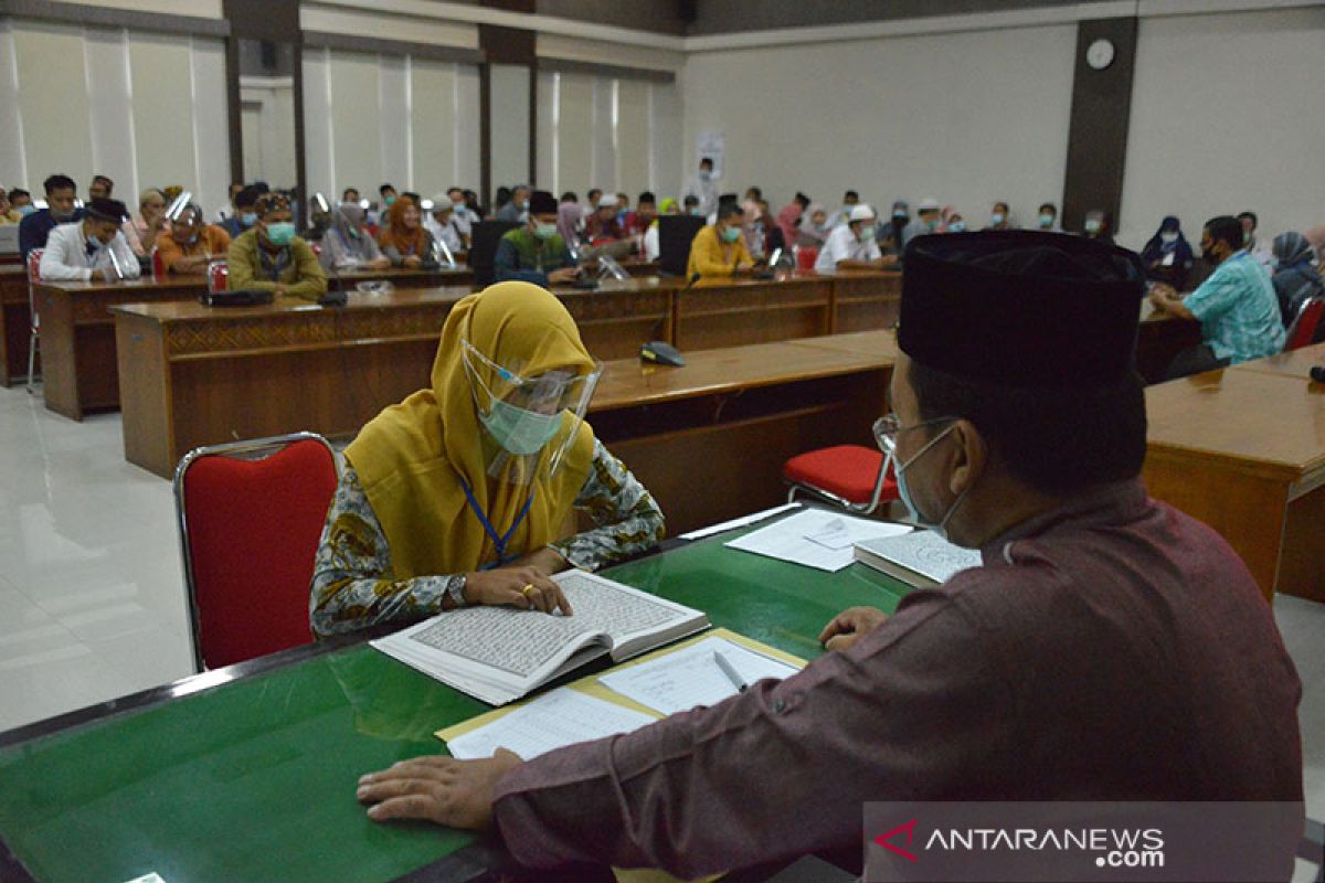 Tes kemampuan baca Al-Quran calon KPI Aceh