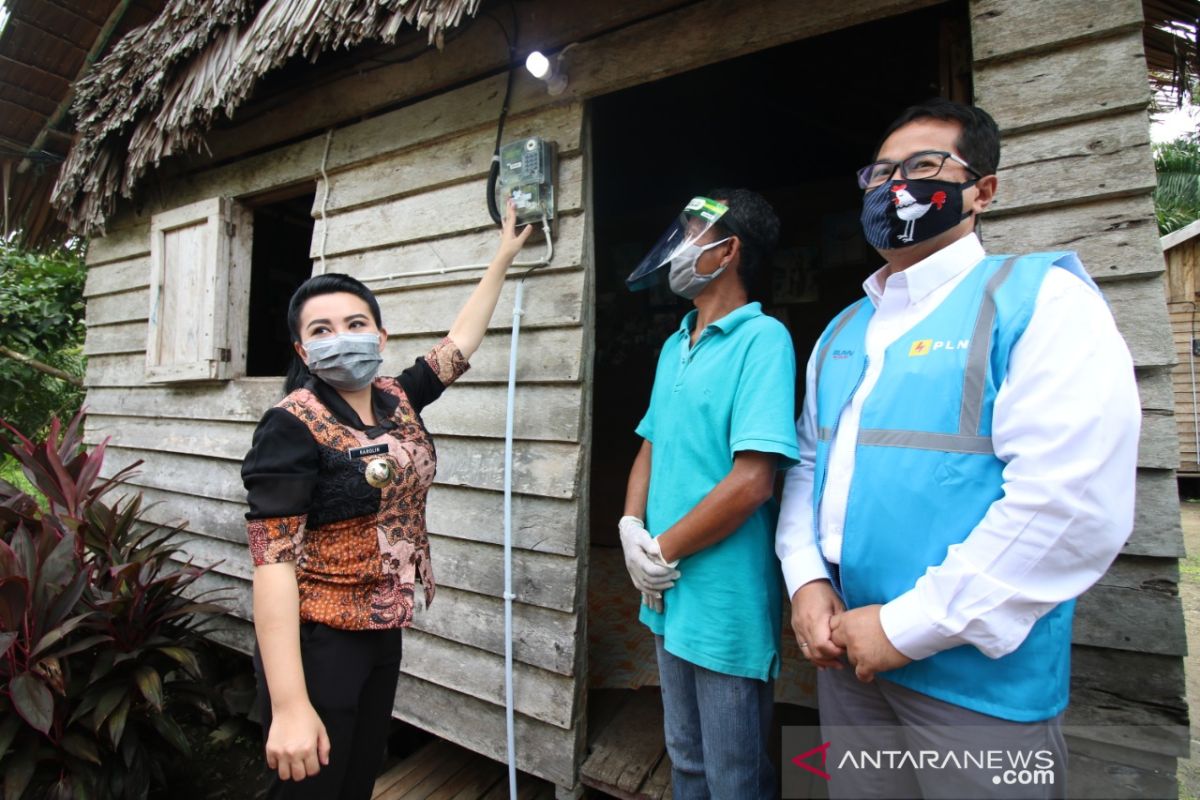 400 rumah tangga di Kabupaten Landak dapat bantuan sambungan listrik gratis