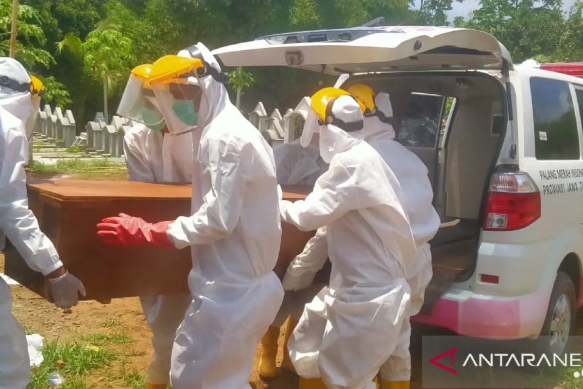 PMI Jember kehabisan hazmat untuk petugas pengantar jenazah COVID-19