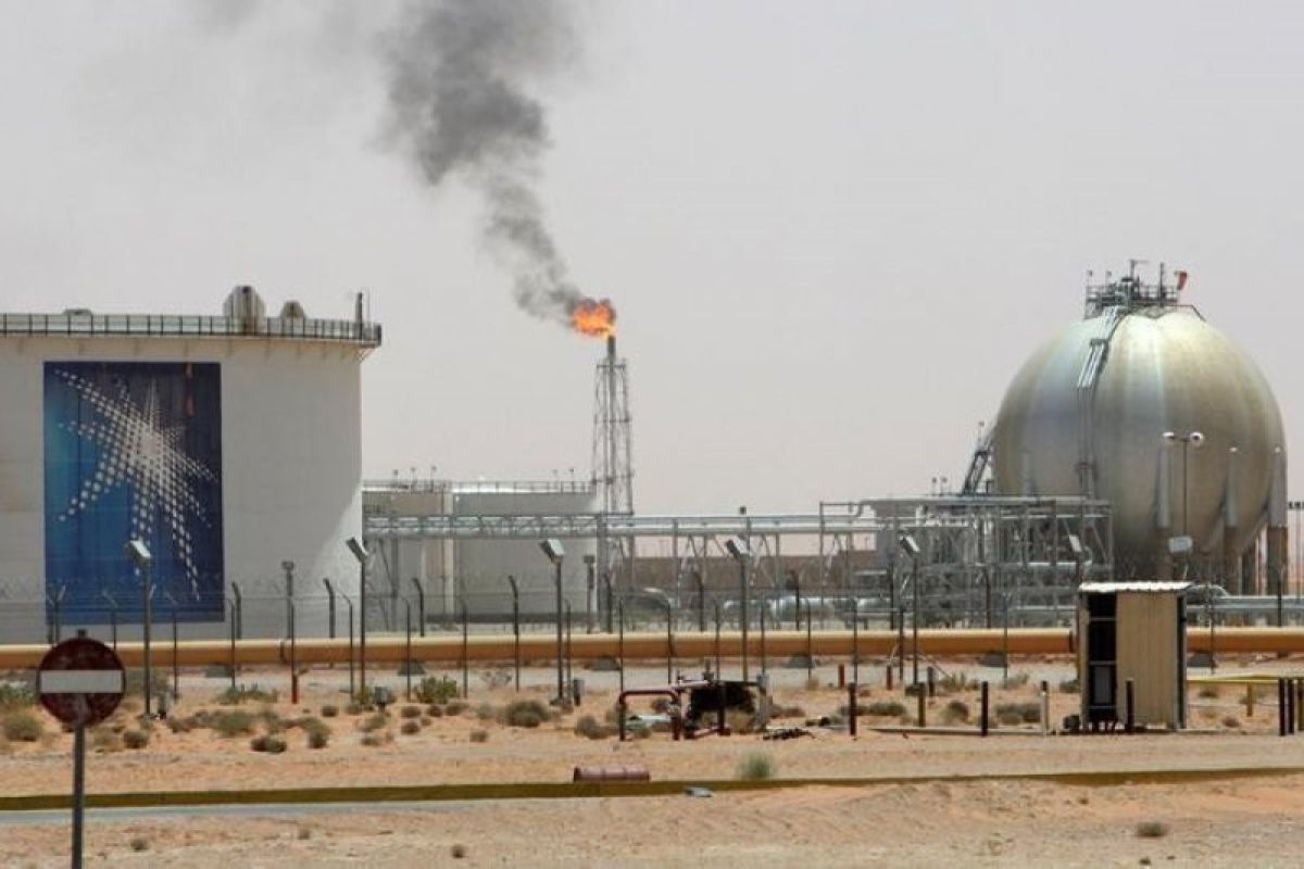 Harga minyak melonjak tertinggi 10 bulan, pasca-Saudi pangkas produksi