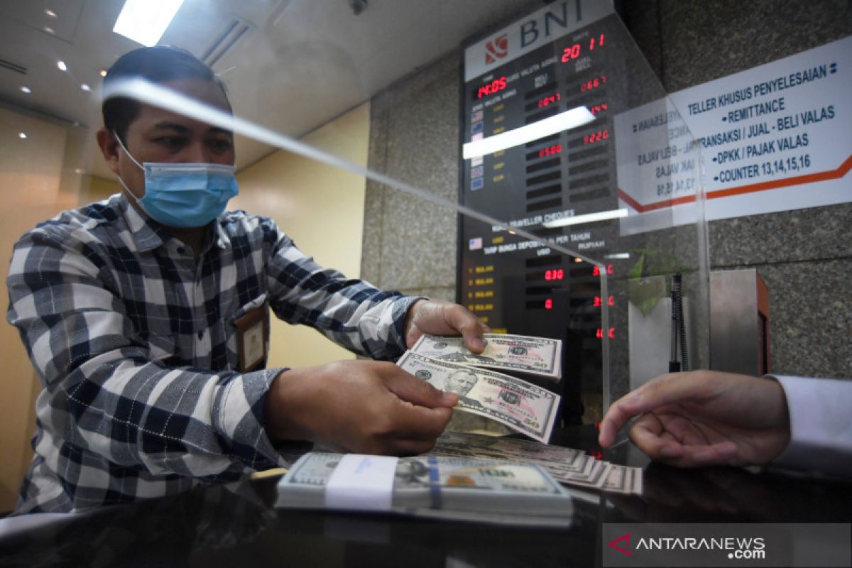 Rupiah menguat seiring rencana vaksinasi di AS