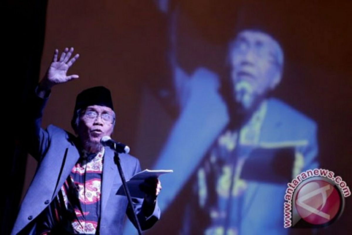 Puisi Taufik Ismail - MUHAMMADIYAH SATU ABAD DELAPAN TAHUN