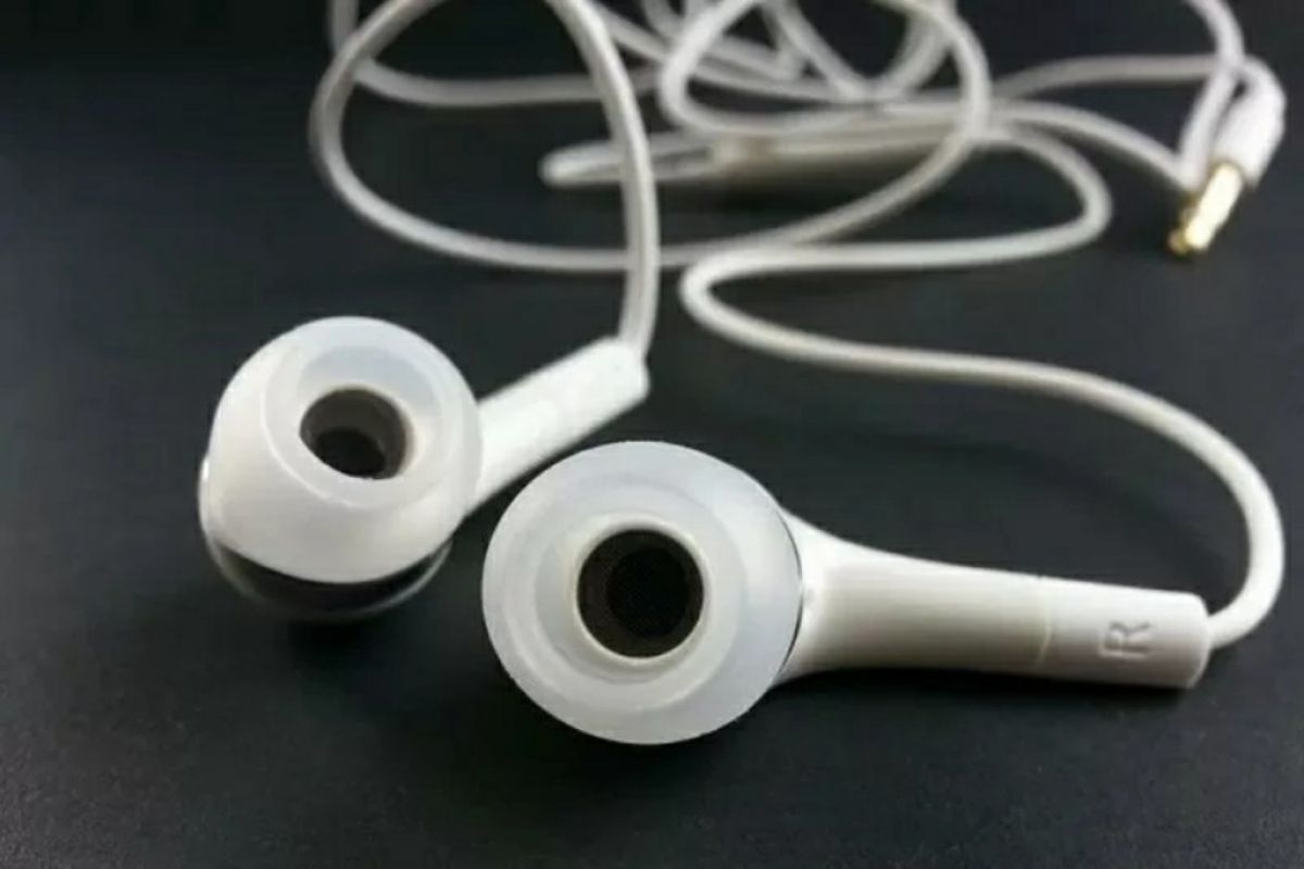 Waspada, pakai earphone terlalu lama sebabkan gangguan telinga