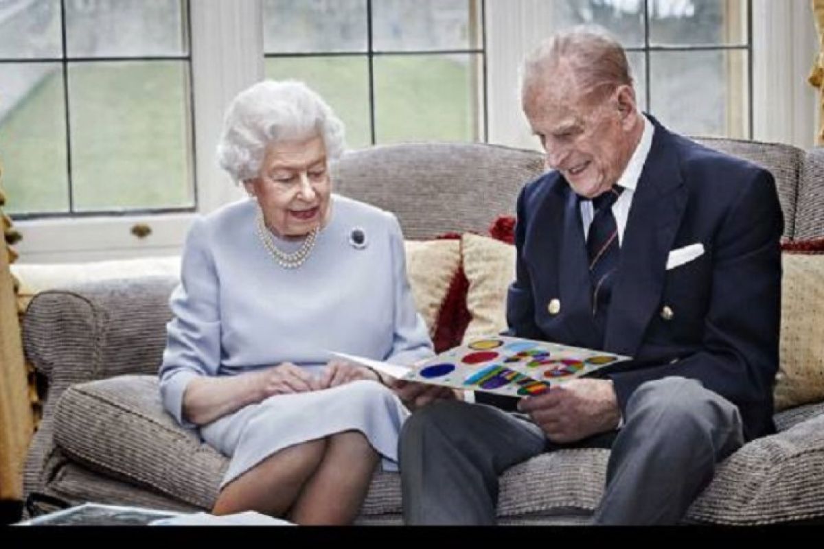 Pangeran Philip suami Ratu Inggris Elizabeth wafat pada usia 99 tahun