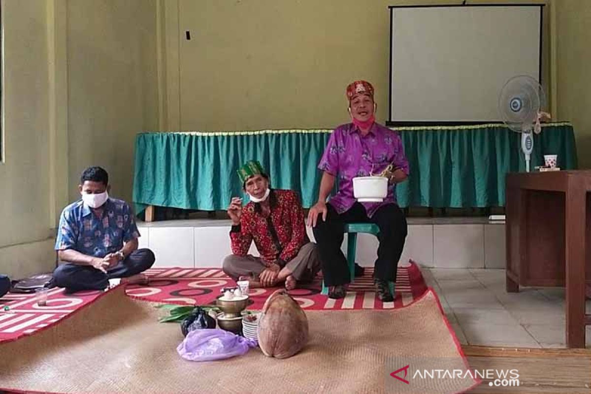 Perselisihan warga Kandris dan CV MJM diselesaikan secara ritual adat