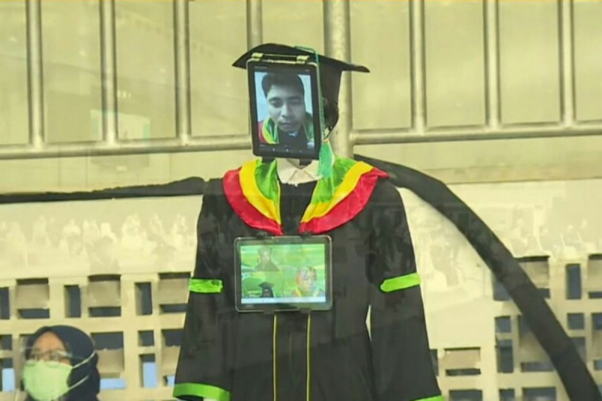 UNJ gunakan robot pengganti mahasiswa dalam prosesi wisuda