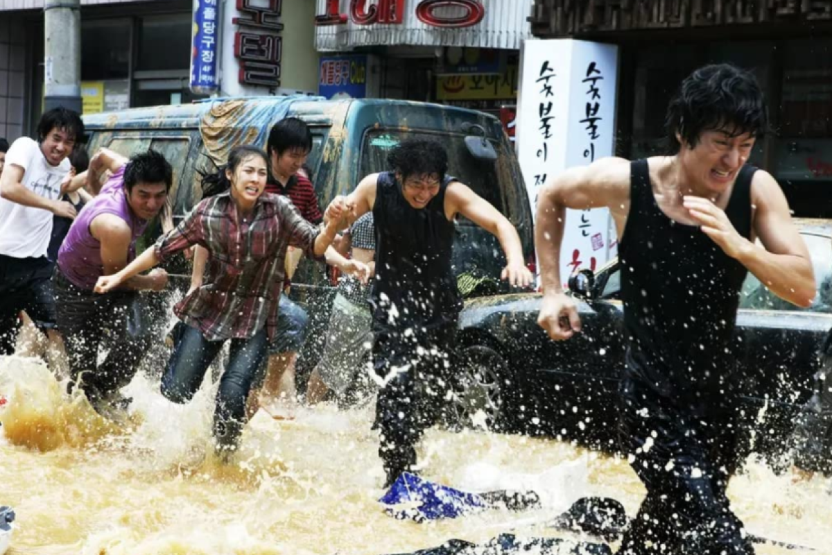 "Haeundae" ini drama tentang menyelamatkan diri dari tsunami