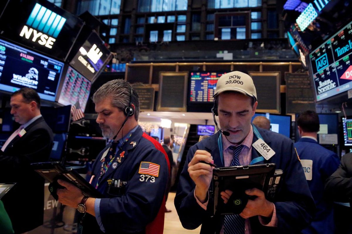 Wall Street dibuka lebih rendah, tertekan lonjakan kasus COVID-19