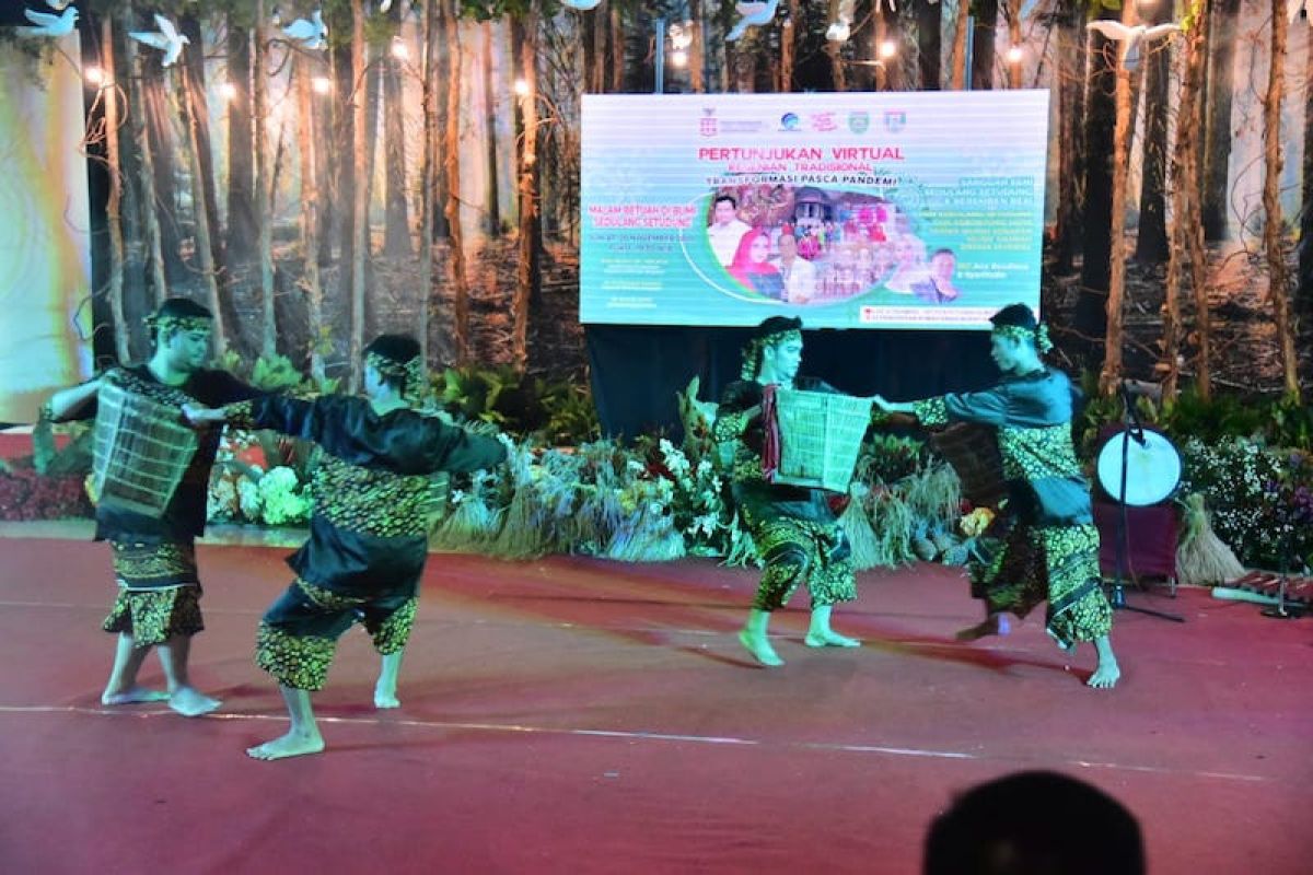 Banyuasin gelar pertunjukan seni, ajak warga disiplin protokol kesehatan COVID-19