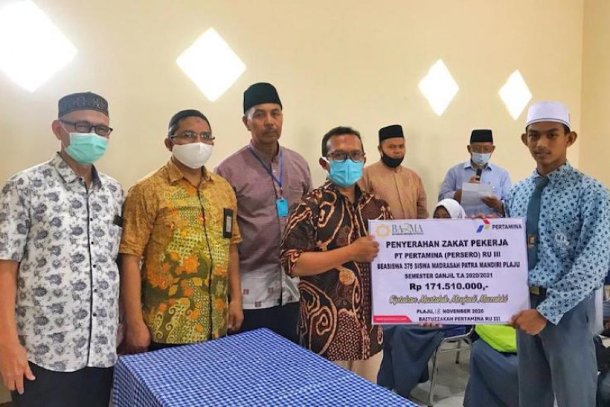 Bazma Petamina RU III Palembang salurkan zakat ke 375 siswa