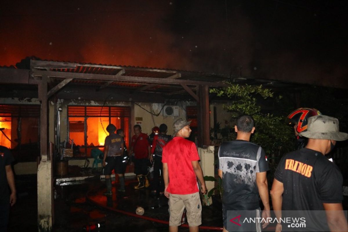 14 rumah di kompleks Asrama Brimob Polda Sumatera Utara terbakar